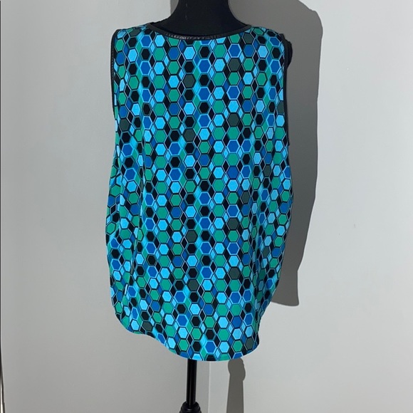 APT. 9 Top - Picture 5 of 6